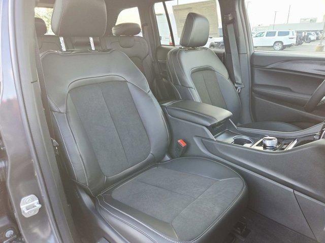 new 2025 Jeep Grand Cherokee car, priced at $40,625