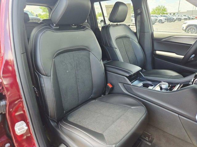 new 2025 Jeep Grand Cherokee car, priced at $42,375
