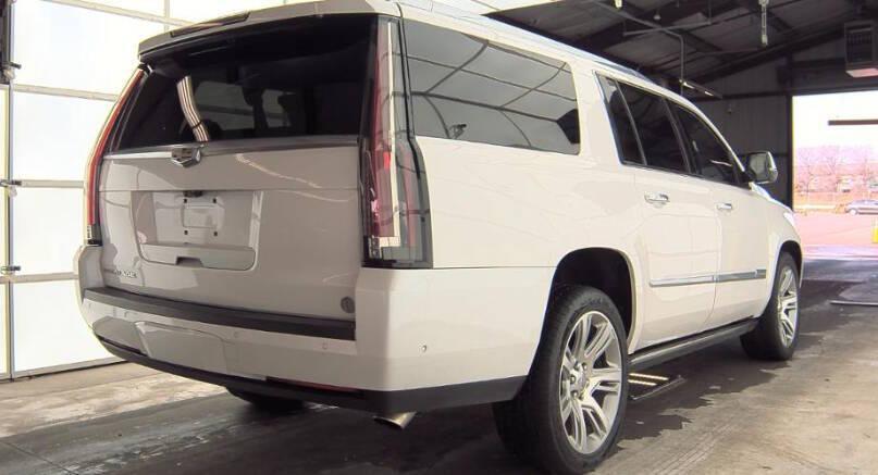 used 2018 Cadillac Escalade ESV car, priced at $31,975