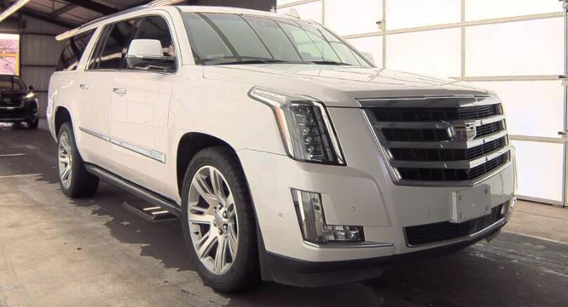 used 2018 Cadillac Escalade ESV car, priced at $31,975