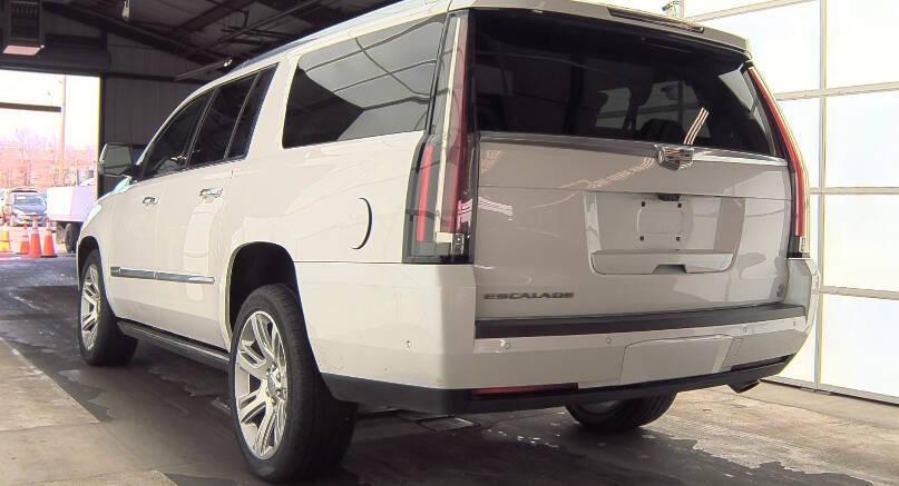 used 2018 Cadillac Escalade ESV car, priced at $31,975