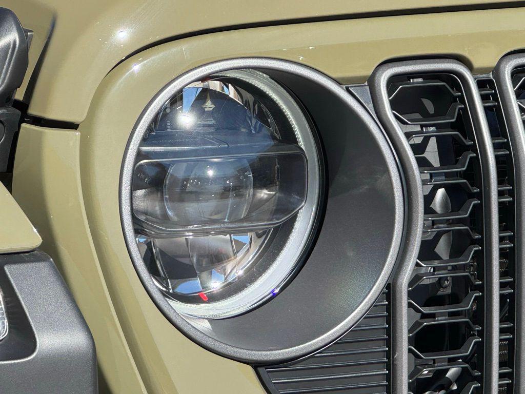 new 2025 Jeep Gladiator car, priced at $48,456