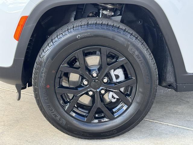 new 2025 Jeep Grand Cherokee car, priced at $42,200