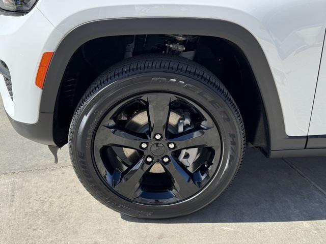 new 2025 Jeep Grand Cherokee car, priced at $44,033