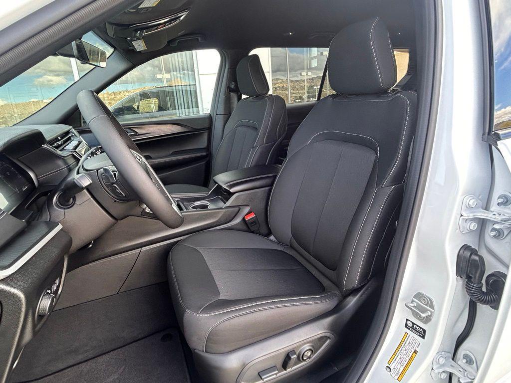 new 2025 Jeep Grand Cherokee L car, priced at $37,941