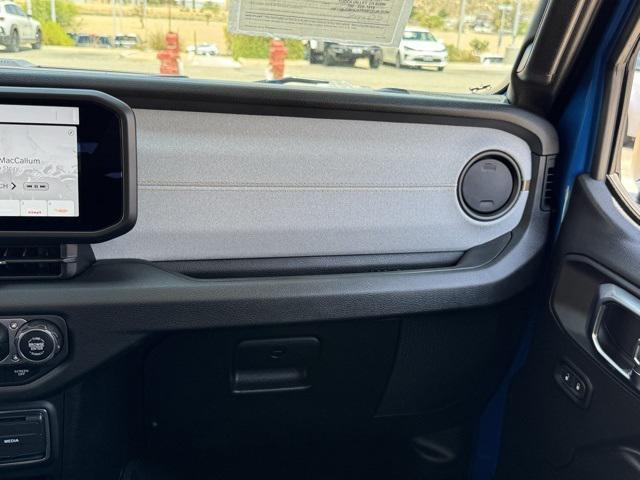 used 2025 Jeep Gladiator car, priced at $38,500