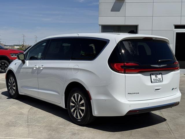 new 2025 Chrysler Pacifica Hybrid car, priced at $40,368