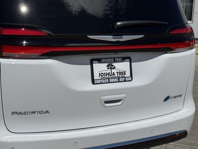 new 2025 Chrysler Pacifica Hybrid car, priced at $40,368