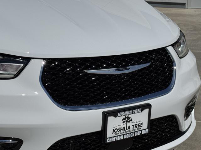 new 2025 Chrysler Pacifica Hybrid car, priced at $40,368