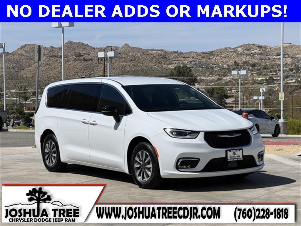 new 2025 Chrysler Pacifica Hybrid car, priced at $40,368