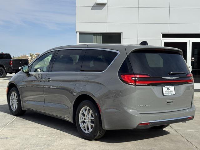 new 2025 Chrysler Pacifica car, priced at $40,302