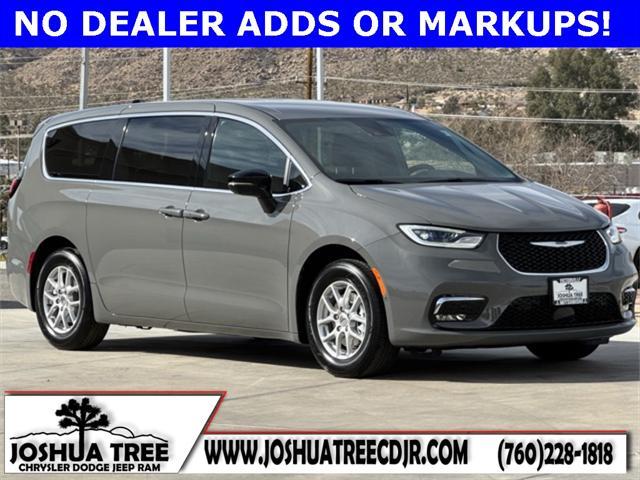 new 2025 Chrysler Pacifica car, priced at $40,302