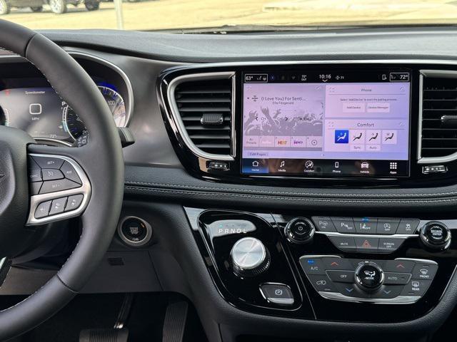 new 2025 Chrysler Pacifica car, priced at $40,302