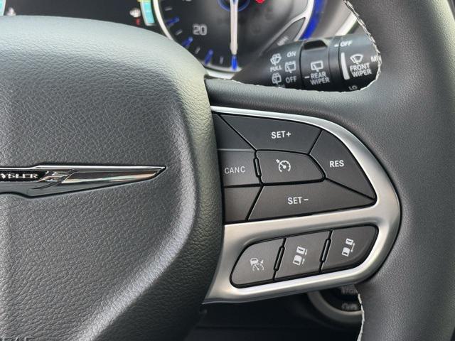 new 2025 Chrysler Pacifica car, priced at $40,302