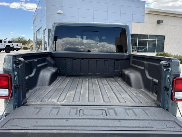 new 2025 Jeep Gladiator car, priced at $45,364