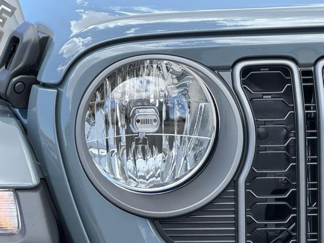 new 2025 Jeep Gladiator car, priced at $45,364