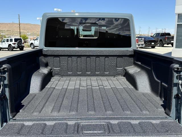 new 2025 Jeep Gladiator car, priced at $55,433