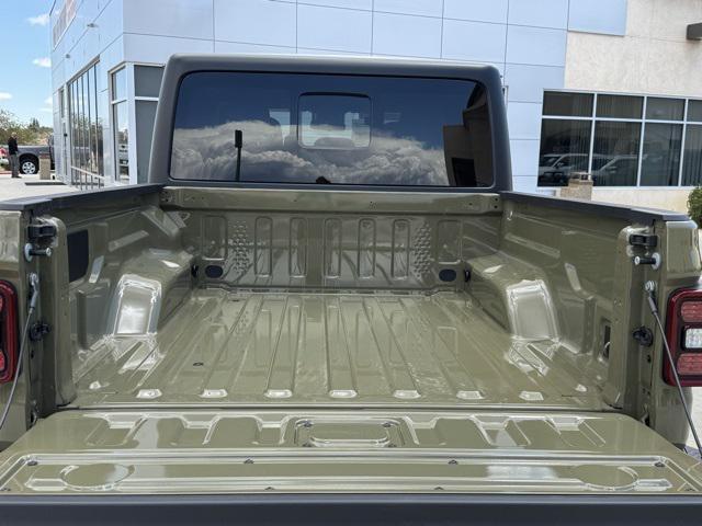 new 2025 Jeep Gladiator car, priced at $45,573