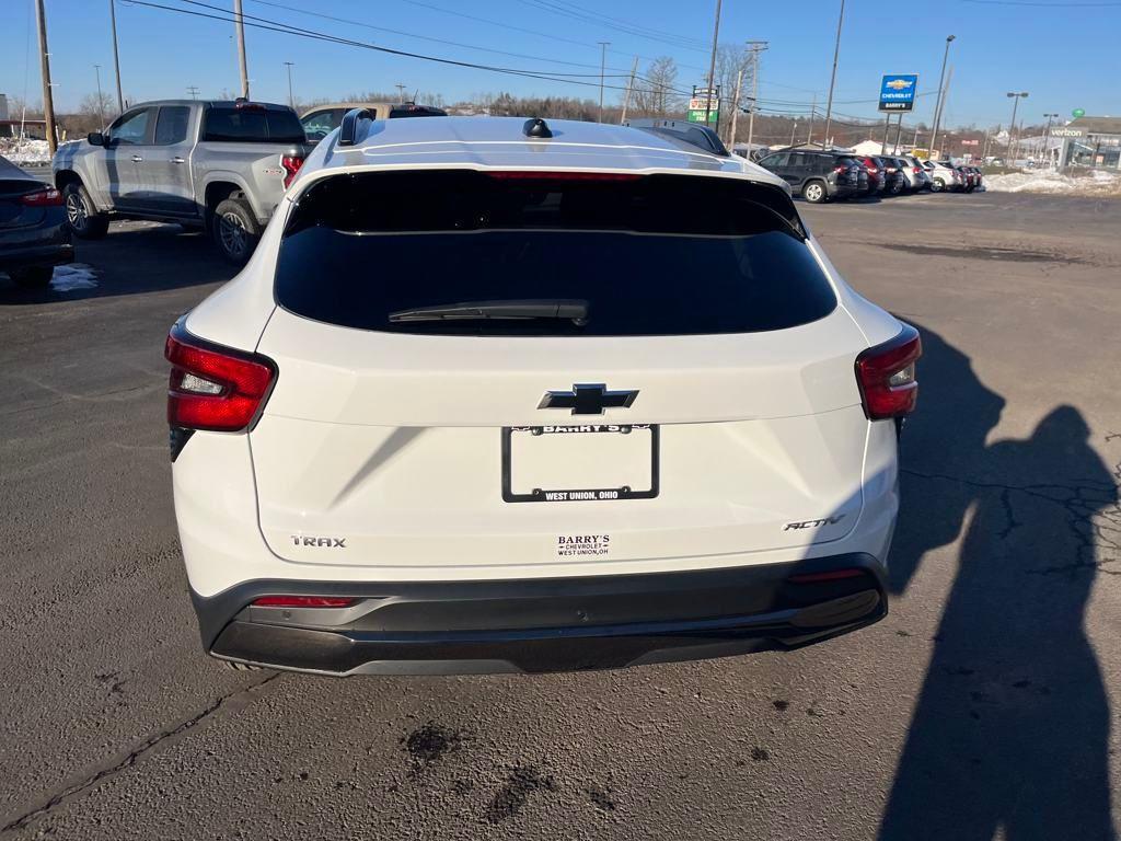 new 2025 Chevrolet Trax car