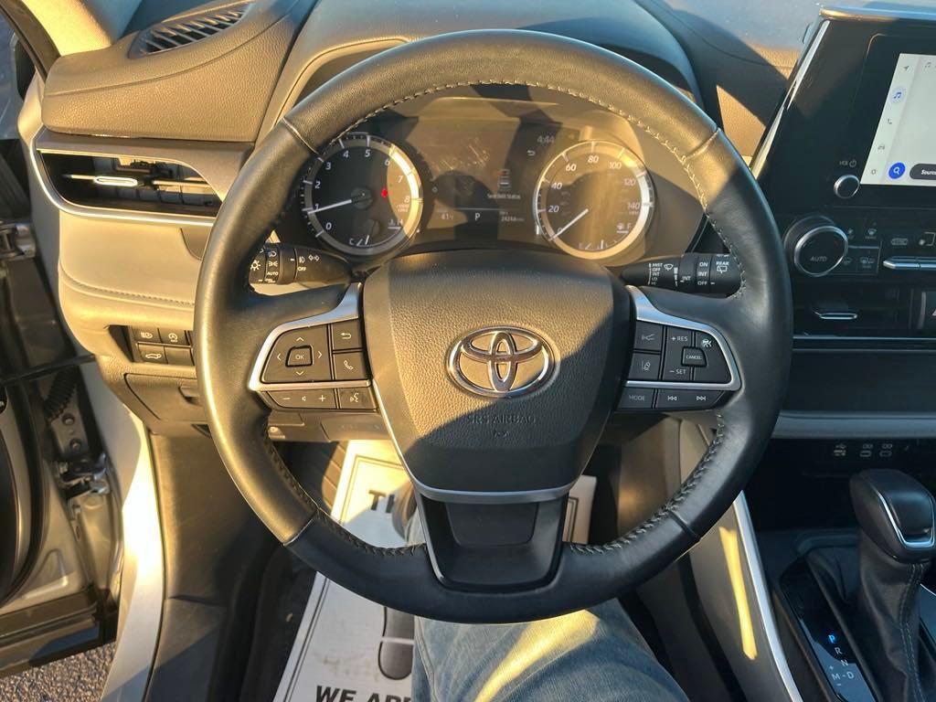 used 2023 Toyota Highlander car, priced at $34,000