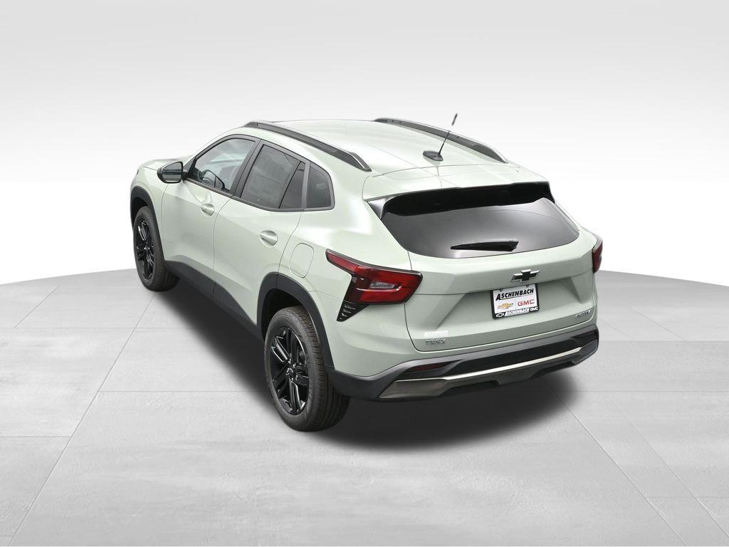 new 2025 Chevrolet Trax car