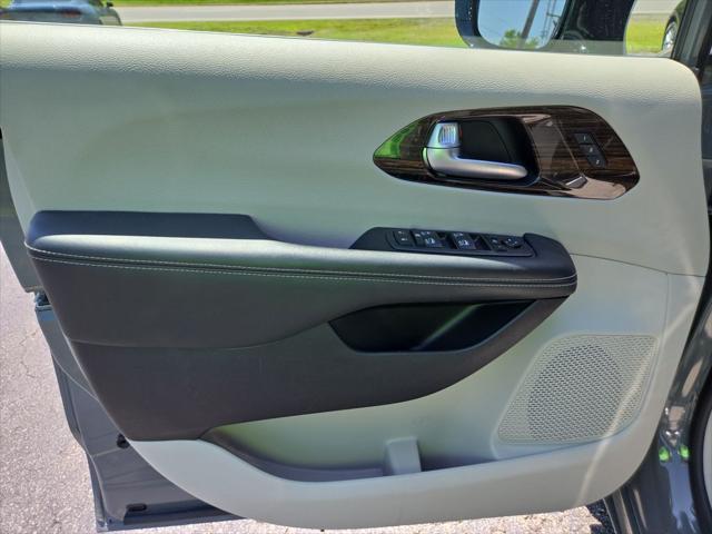 used 2023 Chrysler Pacifica car, priced at $26,899