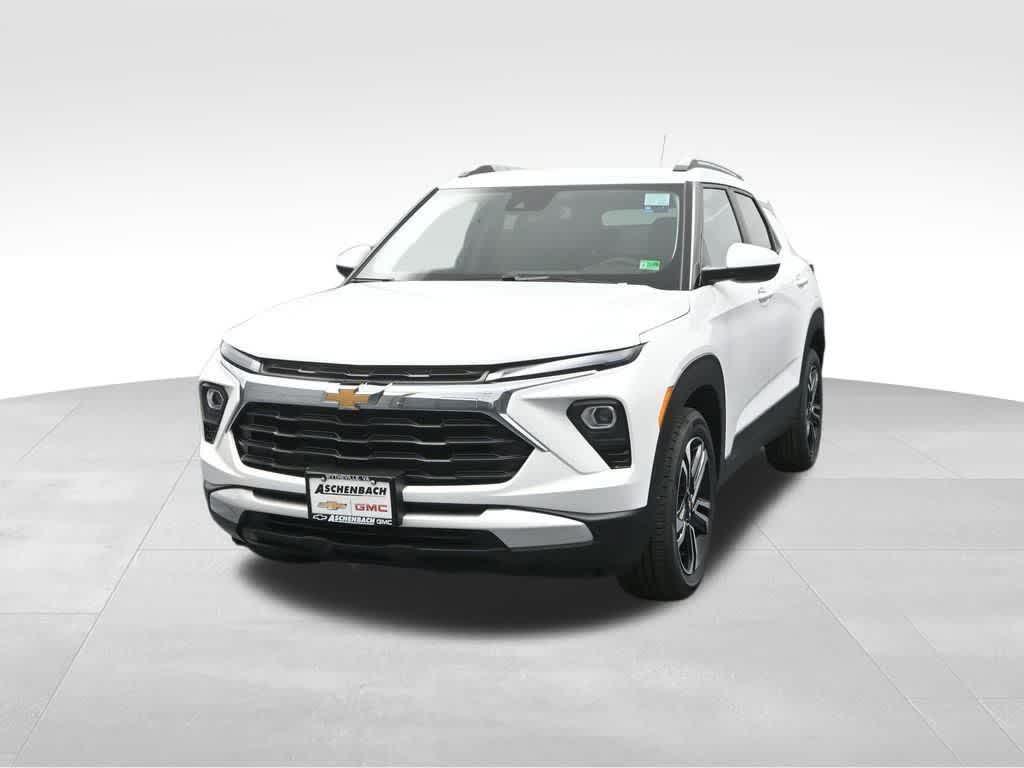 new 2025 Chevrolet TrailBlazer car, priced at $27,221