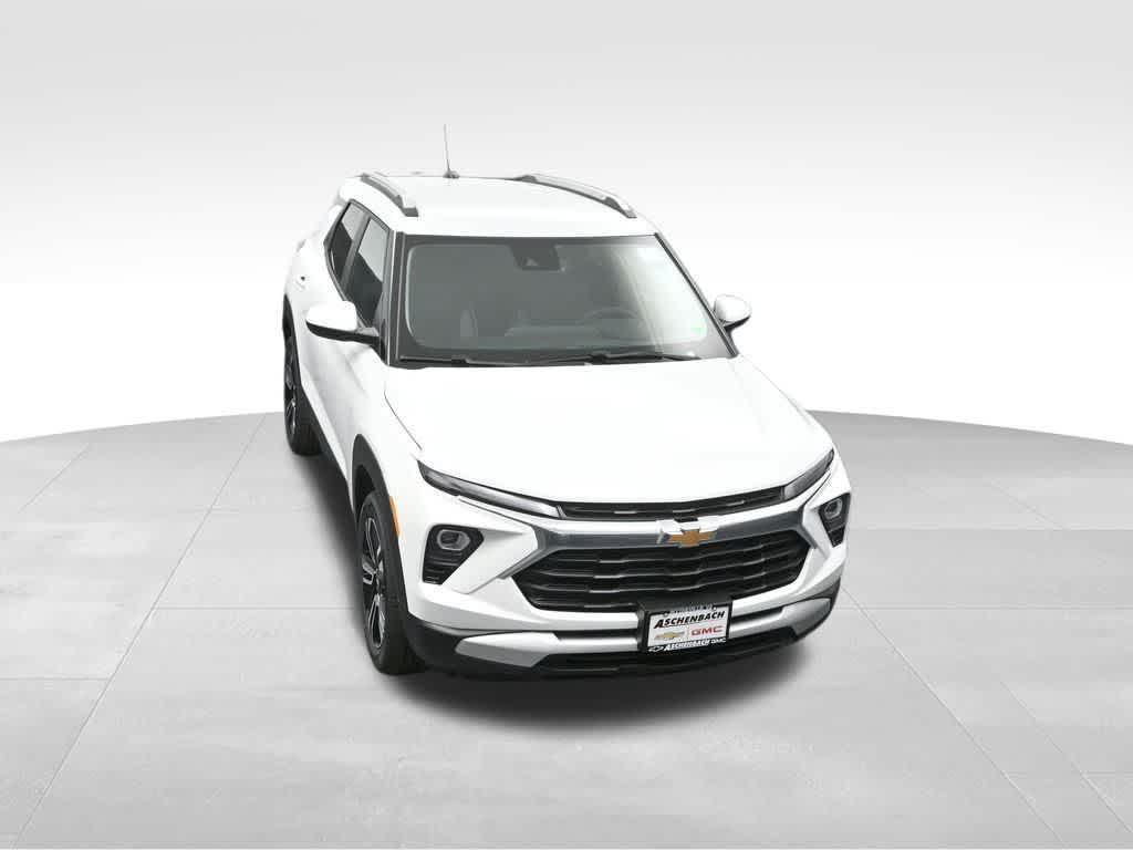new 2025 Chevrolet TrailBlazer car, priced at $27,221