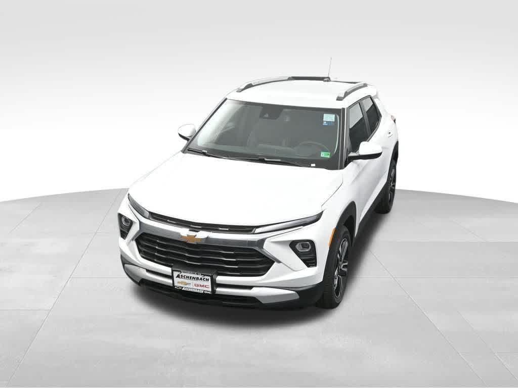 new 2025 Chevrolet TrailBlazer car, priced at $27,221