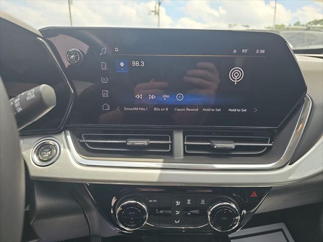 new 2025 Chevrolet Trax car