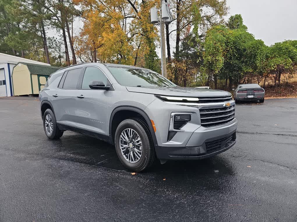 used 2025 Chevrolet Traverse car, priced at $34,877
