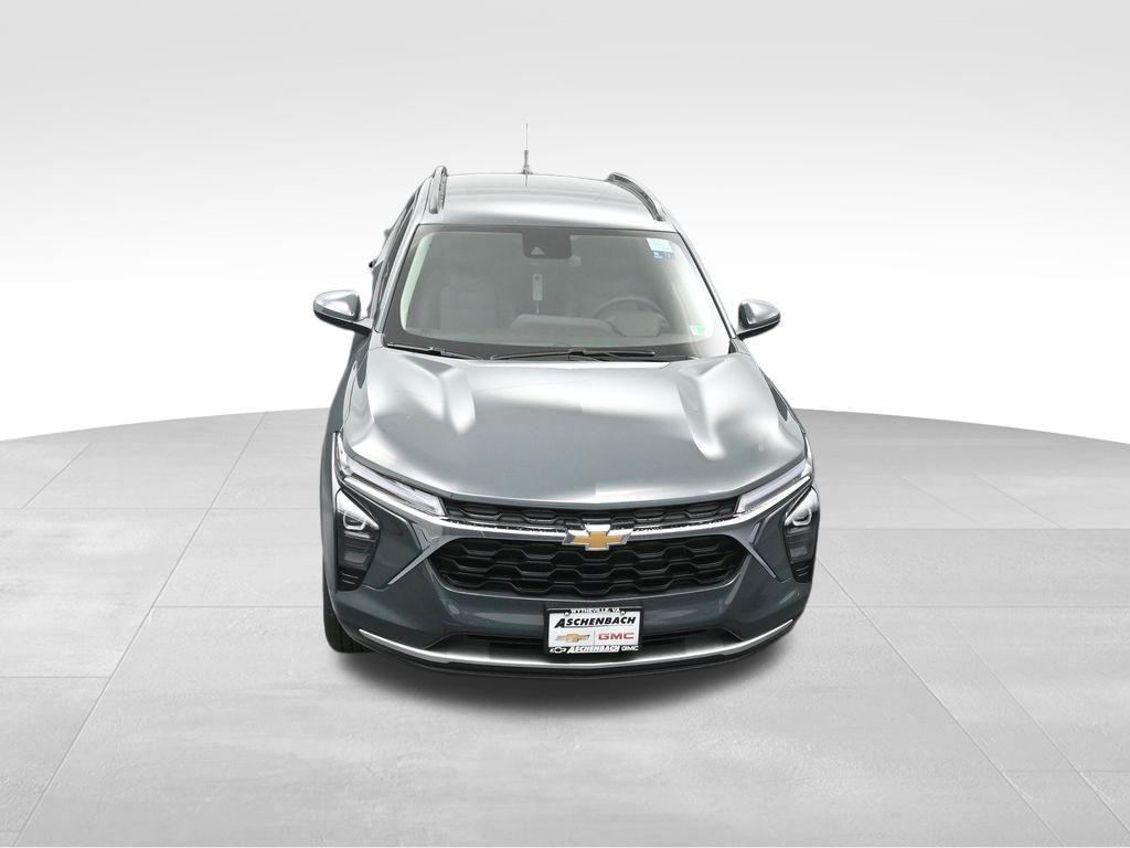 new 2025 Chevrolet Trax car