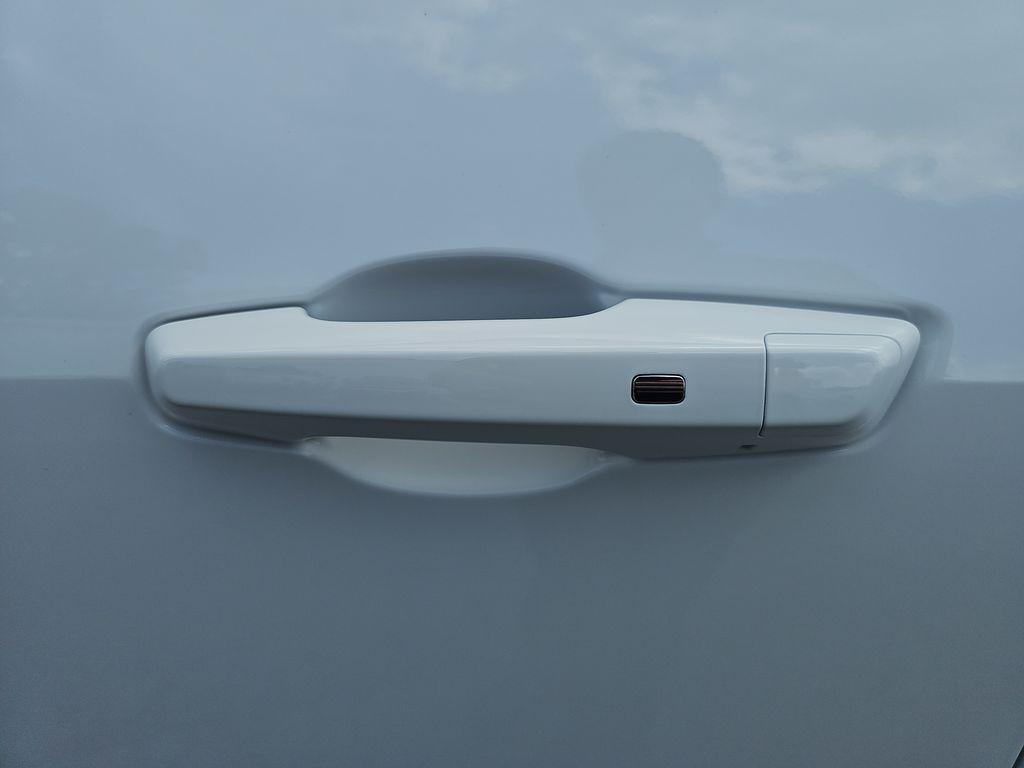 new 2025 Chevrolet Traverse car