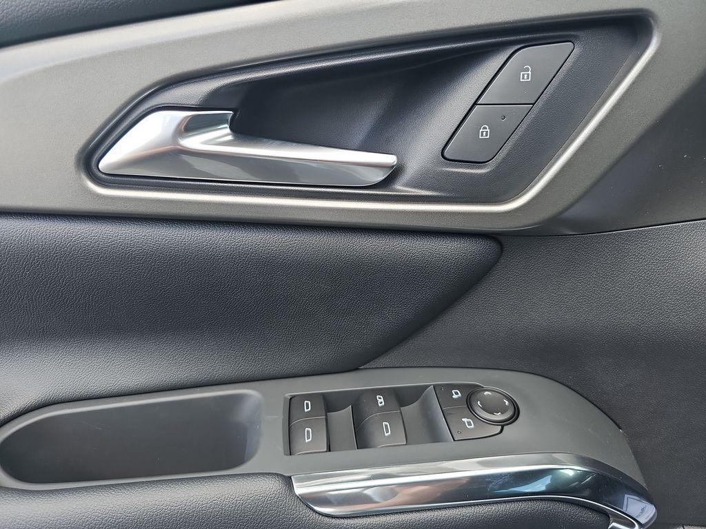new 2025 Chevrolet Traverse car