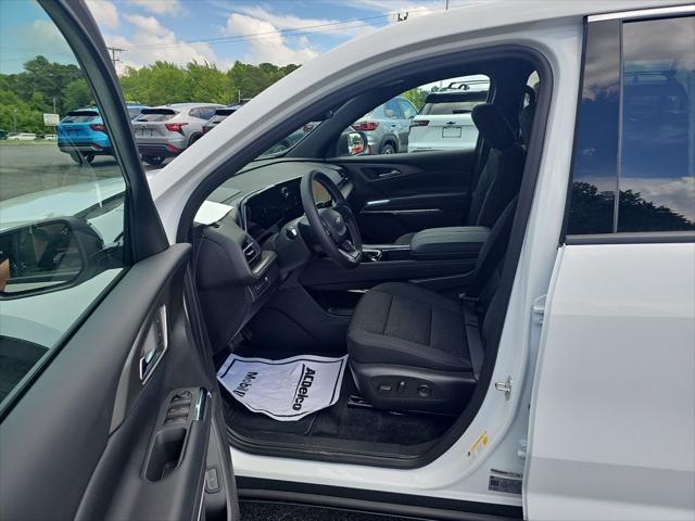 new 2025 Chevrolet Traverse car