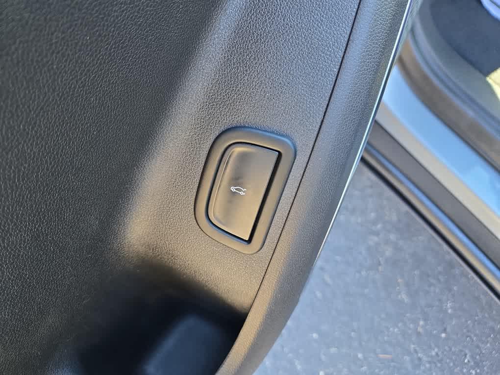 used 2025 GMC Acadia car, priced at $32,887