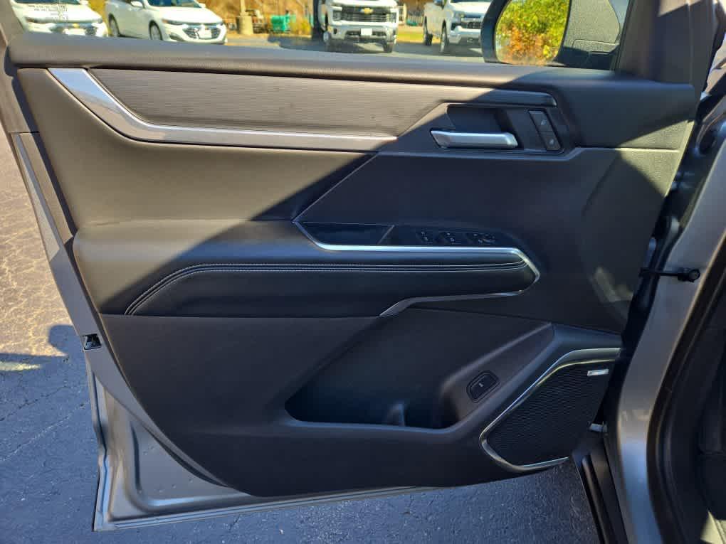 used 2025 GMC Acadia car, priced at $32,887