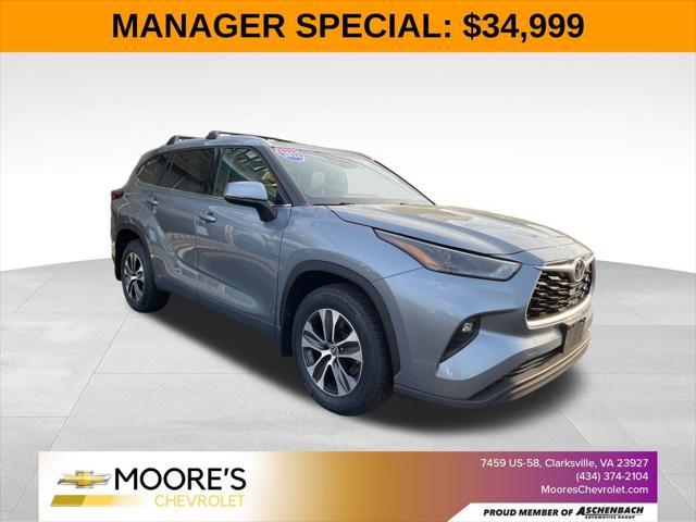 used 2022 Toyota Highlander car, priced at $34,999