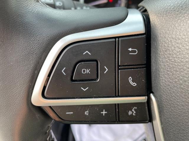 used 2022 Toyota Highlander car, priced at $35,699