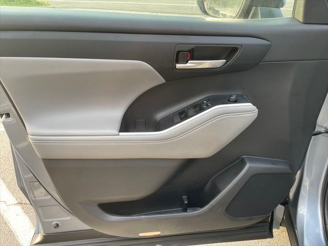 used 2022 Toyota Highlander car, priced at $35,699