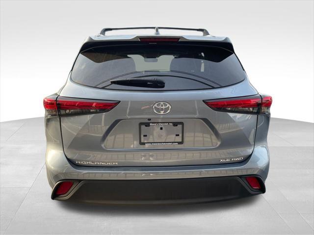 used 2022 Toyota Highlander car, priced at $35,699