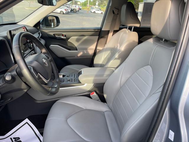 used 2022 Toyota Highlander car, priced at $35,699