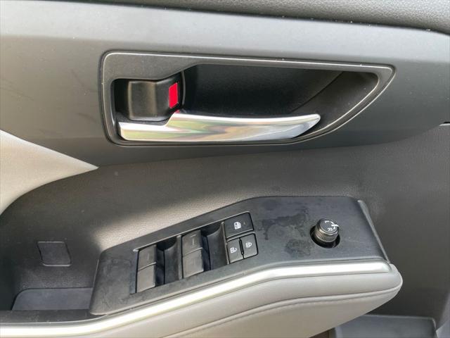 used 2022 Toyota Highlander car, priced at $35,699