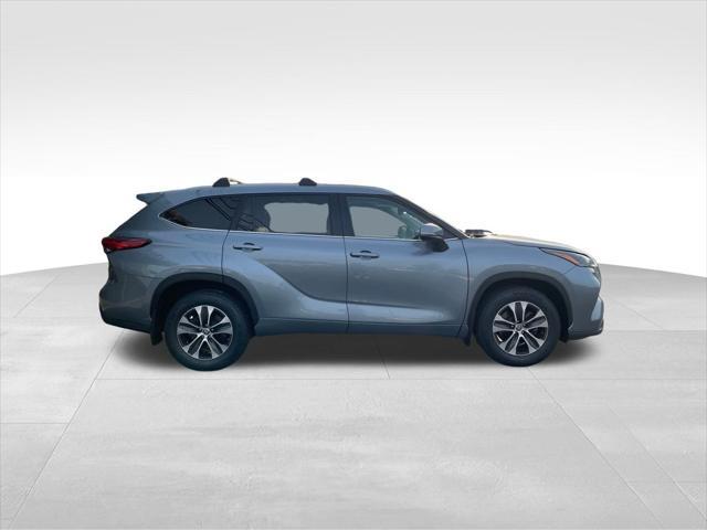 used 2022 Toyota Highlander car, priced at $35,699