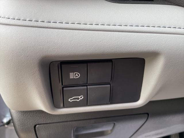 used 2022 Toyota Highlander car, priced at $35,699