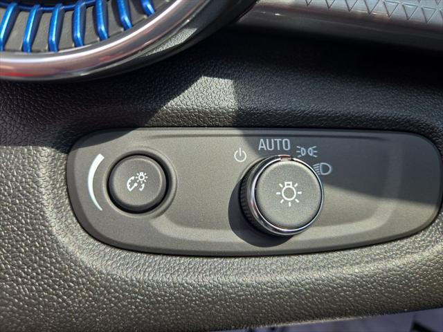 new 2025 Chevrolet Trax car