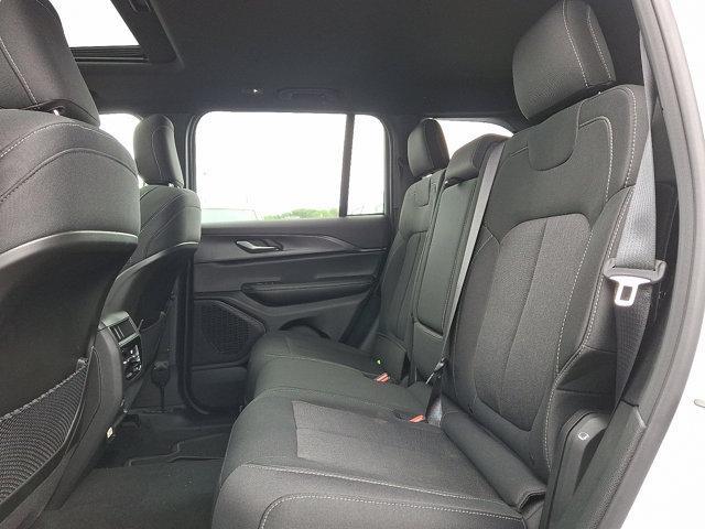 new 2025 Jeep Grand Cherokee car, priced at $43,575