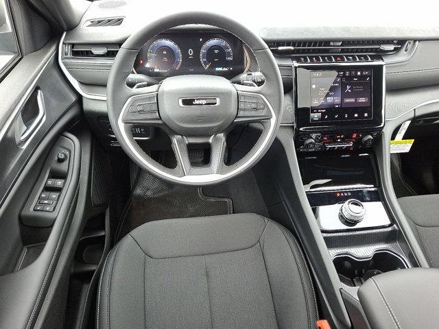 new 2025 Jeep Grand Cherokee car, priced at $43,575