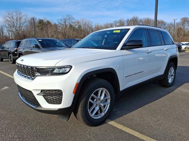 new 2024 Jeep Grand Cherokee car, priced at $39,995