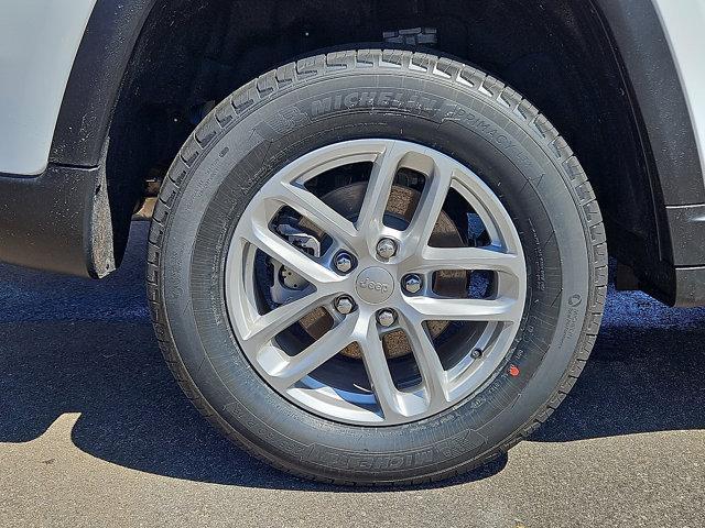 new 2025 Jeep Grand Cherokee car, priced at $43,575